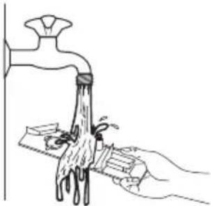 IKEA TVÄTTAD 604.940.65 - De wasmiddeldispenserlade en de uitsparing schoonmaken - 4