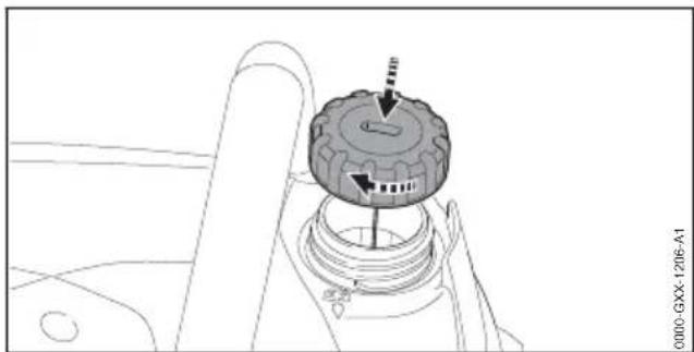 STIHL MSA 70 C - Filling Up with Saw Chain Oil - 2