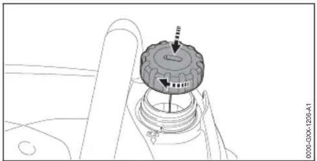 STIHL MSA 70 C - Sägeketten-Haftöl einfüllen - 2