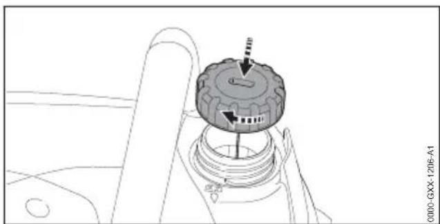 STIHL MSA 60 C - Filling Up with Saw Chain Oil - 2