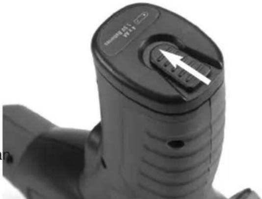 RIDGID micro CA-25 - Changing/Installing Batteries - 1