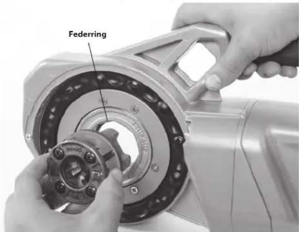 RIDGID 760 FXP - Einsetzen der Schneidköpfe - 4