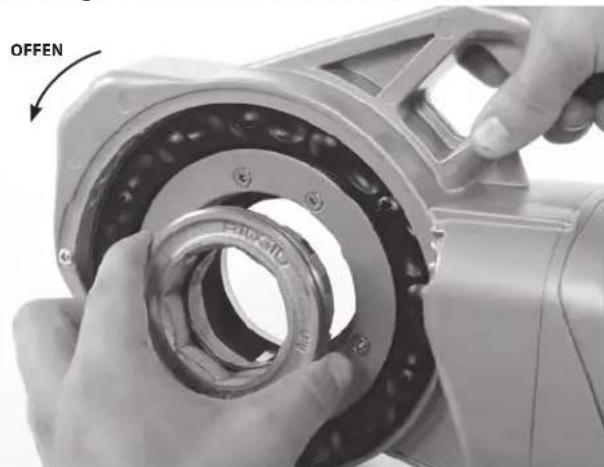 RIDGID 760 FXP - Einsetzen der Schneidköpfe - 3