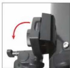 CELESTRON Travel Scope 22035 - ATTACHING THE TELESCOPE TUBE TO THE TRIPOD - 4