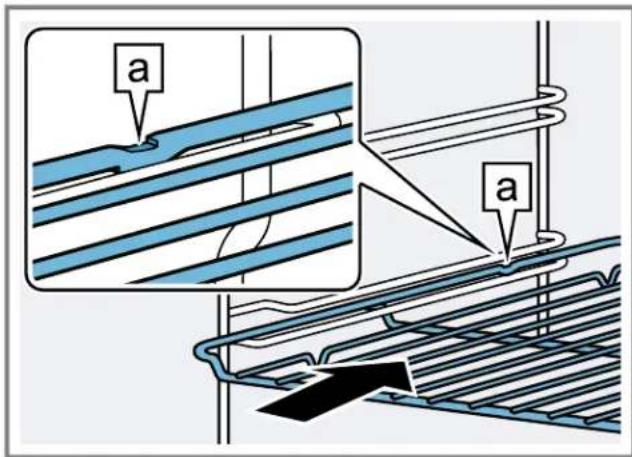BOSCH HIS8055C - Insertion de la grille dans le four - 1