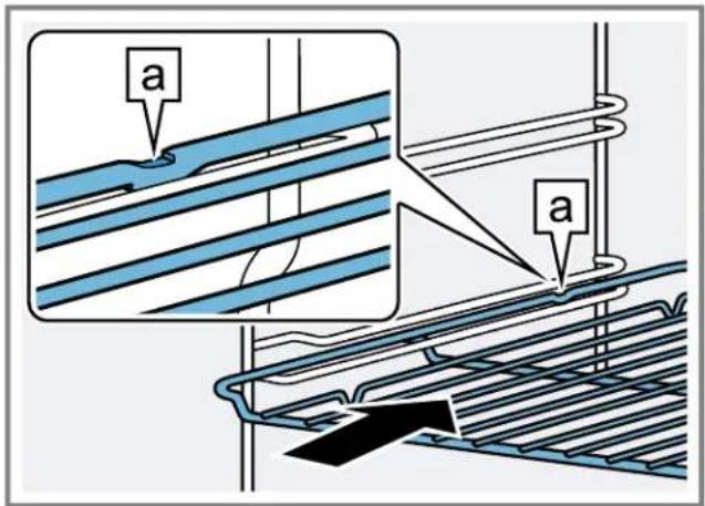 BOSCH HIS8055C - Inserting the wire rack into oven - 1