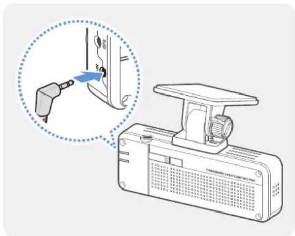 Thinkware F200 PRO - Raccordement du cable de laamera arrête - 1