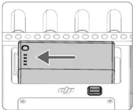 DJI High-Bright Remote Monitor - Akku befestigen und entfernen - 1
