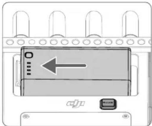 DJI High-Bright Remote Monitor - Установка/снятие аккумулятора - 1