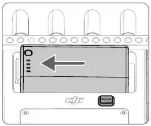 DJI High-Bright Remote Monitor - バッテリーの取り付け/取り外し - 1