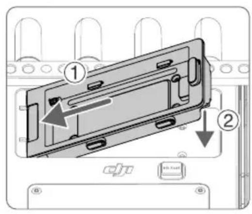 DJI High-Bright Remote Monitor - Montaggio/Rimozione della batteria - 4