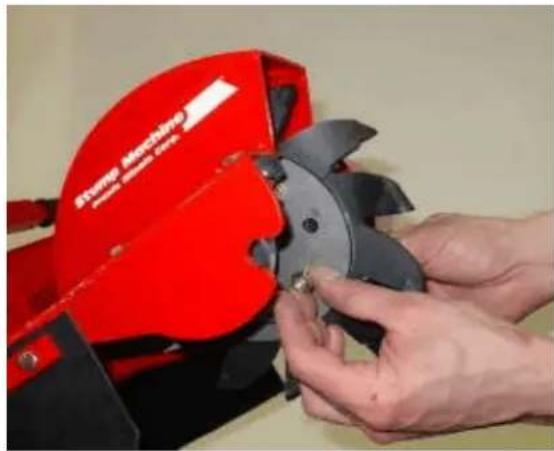 TORO 22602 - Sustitución de las cuchillas - 1
