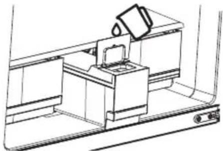 HISENSE RF728N4SBFE - Uso del serbatoio d'acqua - 2
