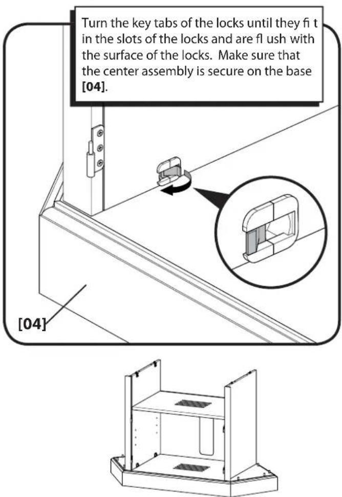 Turn the key tabs of the locks until they fit in the slots of the locks and are flush with the surface of the locks. Make sure that the center assembly is secure on the base [04]. [04]