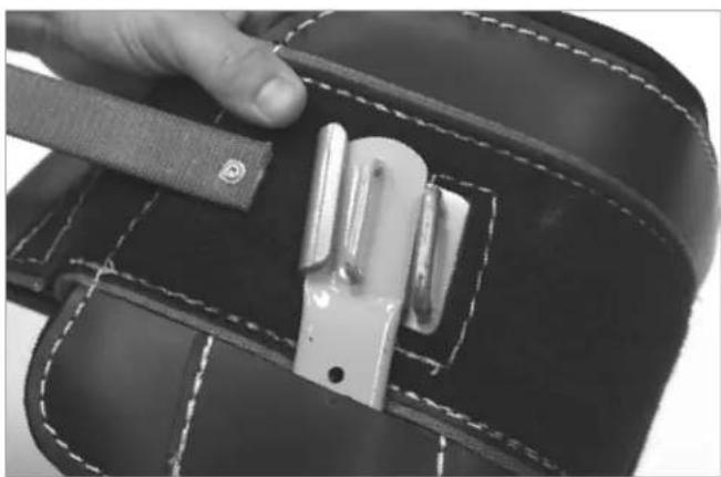 Klein Tools 2214 - ASSEMBLING THE HydrA-COOL™ PAdS TO THE CLIMBERs - 8
