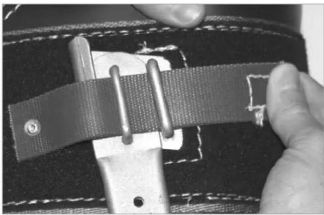 Klein Tools 2214 - ASSEMBLING THE HydrA-COOL™ PAdS TO THE CLIMBERs - 10