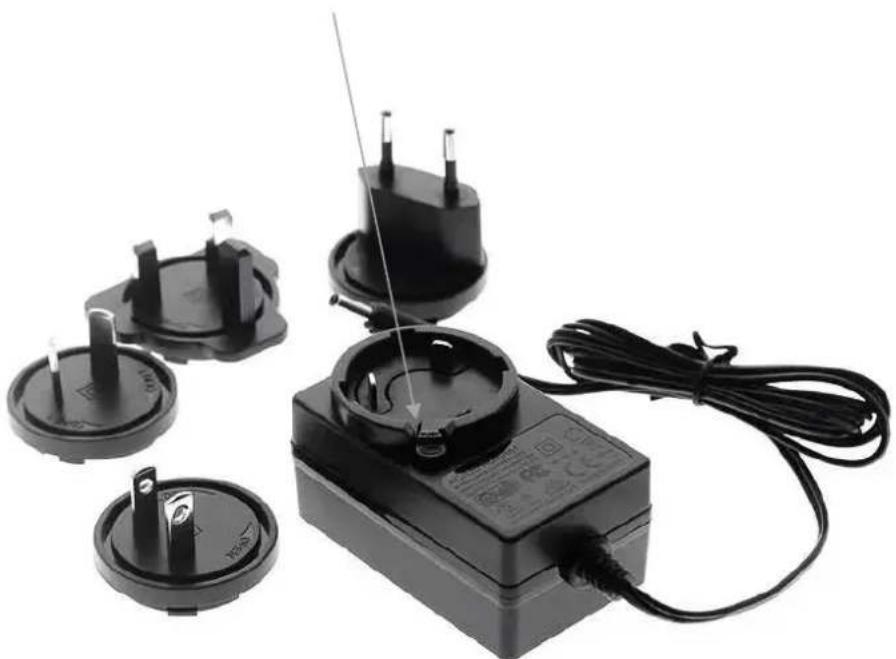 Lindy DST-Pro 5K XT - Istruzioni per l'uso dell'alimentatore - 1