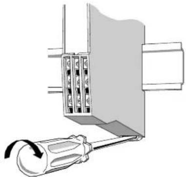 Camille Bauer Sineax Ti807 - Releasing the signal isolator - 1