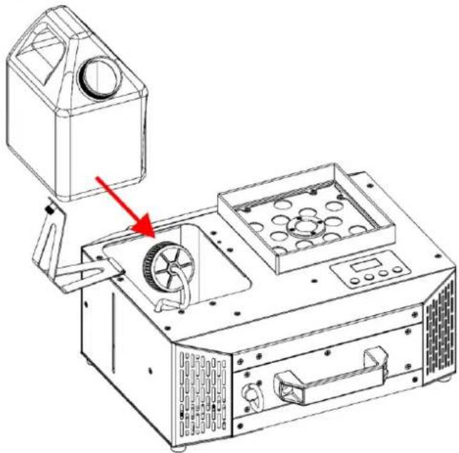 Showtec Stellar UF-1000 Upright Fogger - Vidange du réservoir après utilisation - 4