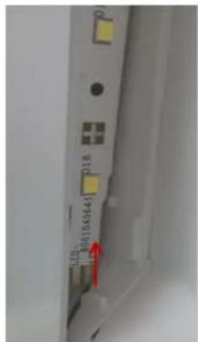 SIEMENS KF96DPXEA - Remover a lâmpada LED superior do compartimento de refrigeração - 7