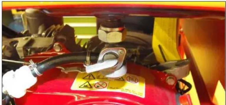 Endress ESE 506 DHS-GT - Empty the petrol tank on the generator as follows: - 1