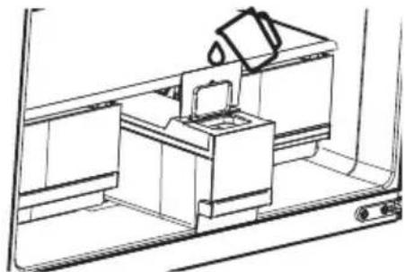 HISENSE RQ760N4SBFE - Uso del serbatoio d'acqua - 2