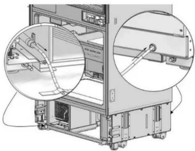 BERTAZZONI REF18FCBIPLV - Mise en place du réfrigérateur dans la niche de l'armoire. - 1