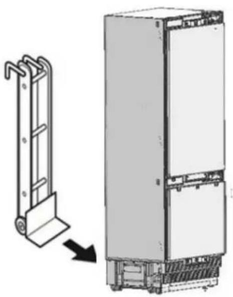 BERTAZZONI REF18FCBIPLV - Taking the Refrigerator from the Wooden Pallet - 4