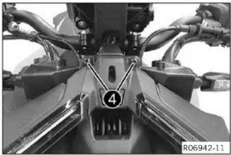 KTM 990 Duke (2024) - Poser le cache du support de plaque-phare et du phare - 2