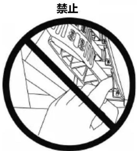 THRUSTMASTER T300RS GT Edition - 注意 - 遊玩時請小心別被腳踏板組夾傷 - 3