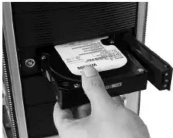 StarTech.com HSB100SATBK - Installation du Disque Dur dans le Cadre du Disque - 2