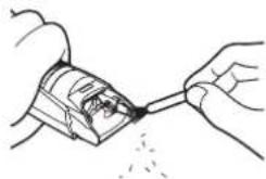 PANASONIC ER-GB370 - Cleaning with the brush - 1