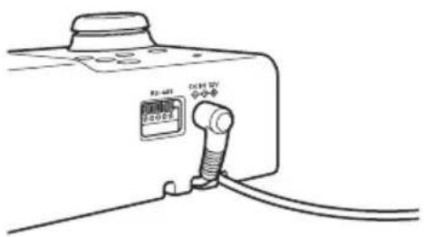 SONY RM-NS1000 - Avvolgere il cavo dell'adattatore AC intorno all'apposito gancio per fissarlo ed impedire che si scolleghi accidentalmente. - 1