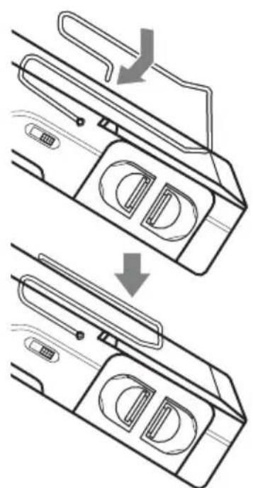 SONY UWP-V6 - Fixation des accessoires fournis à l'émetteur portatif (UTX-B2) - 1