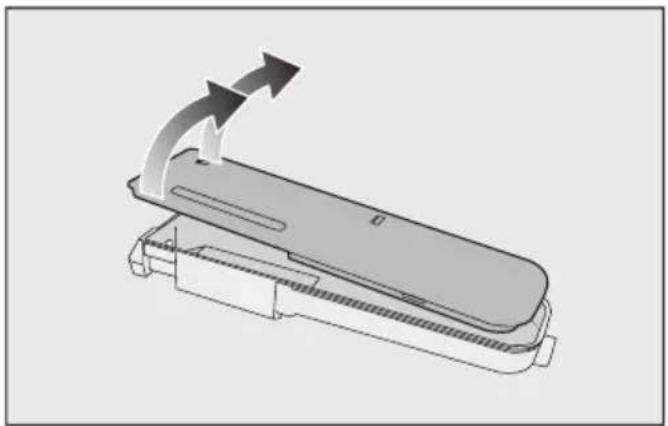 MIELE K 7678 D - Retirer et démonter le réservoir d'eau pour le brumisateur - 2