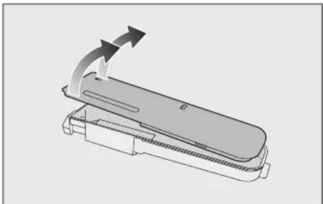 MIELE KFN 7774 C - Retirer et démonter le réservoir d'eau pour le brumisateur - 2