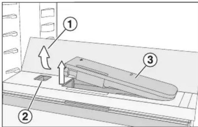 MIELE KFN 7774 C - Remplir le réservoir d'eau pour le brumisateur - 1