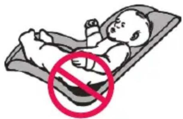 Evenflo LiteMax DLX - Attacher l'enfant dans le porte-bébe - 2