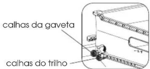 HISENSE RB645N4BIE - Gaveta e controle de umidade - 3