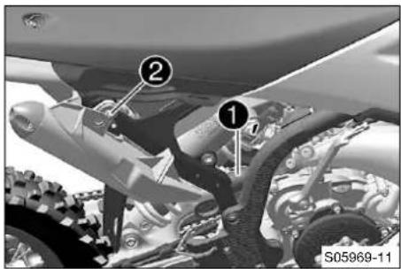 HUSQVARNA TC 65 (2025) - Monter le silencieux arrière - 1