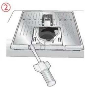 Husqvarna-Viking Designer Brilliance 80 - Installation de la plaque pour point droit - 3
