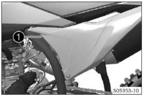 KTM 250 SX-F (2025) - TRAVAUX D'ENTRETIEN SUR LA PARTIE-CYCLE - 1