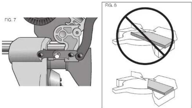 DEWALT DCB205 - OPERATION - 4
