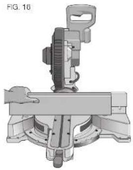 DEWALT DCB205 - Corte de molduras de base (Fig. 16) - 1