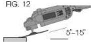 DEWALT DCB201-B3 - UTILIZACIÓN DE RESPALDO DE GOMA (FIG. 12) - 1