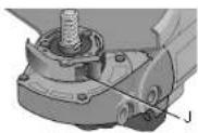 DEWALT DCB201-B3 - MOUNTING AND REMOVING GUARD (FIG. 7) - 3