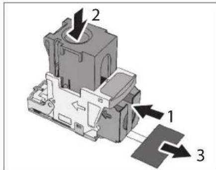 CANON imageRUNNER ADVANCE C3320i - Inserire un nuovo portapunti nella cartuccia di punti. - 1