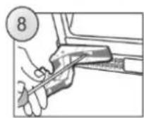 HOOVER HOM4SE68EWPK - DE PLANK VAN HET MEUBEL OP DE DEUR VAN HET APPARAAT VASTMAKEN - 6