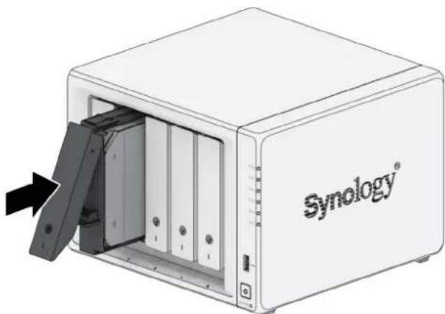 SYNOLOGY DS1522+ - Installation des disques - 4