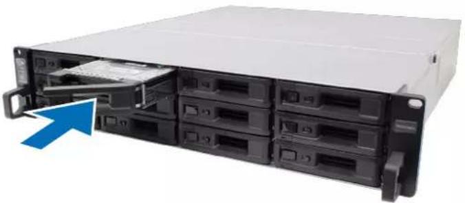 SYNOLOGY RS2421RP+ - Installation des disques - 4
